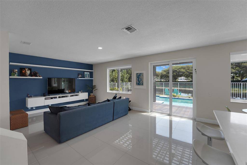 Weston, FL 33327,1070 Bluewood Ter