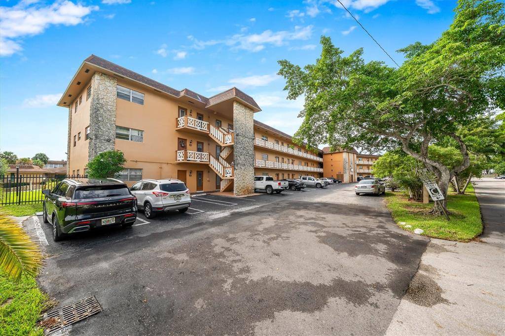 5031 W Oakland Park Blvd #112, Lauderdale Lakes, FL 33313