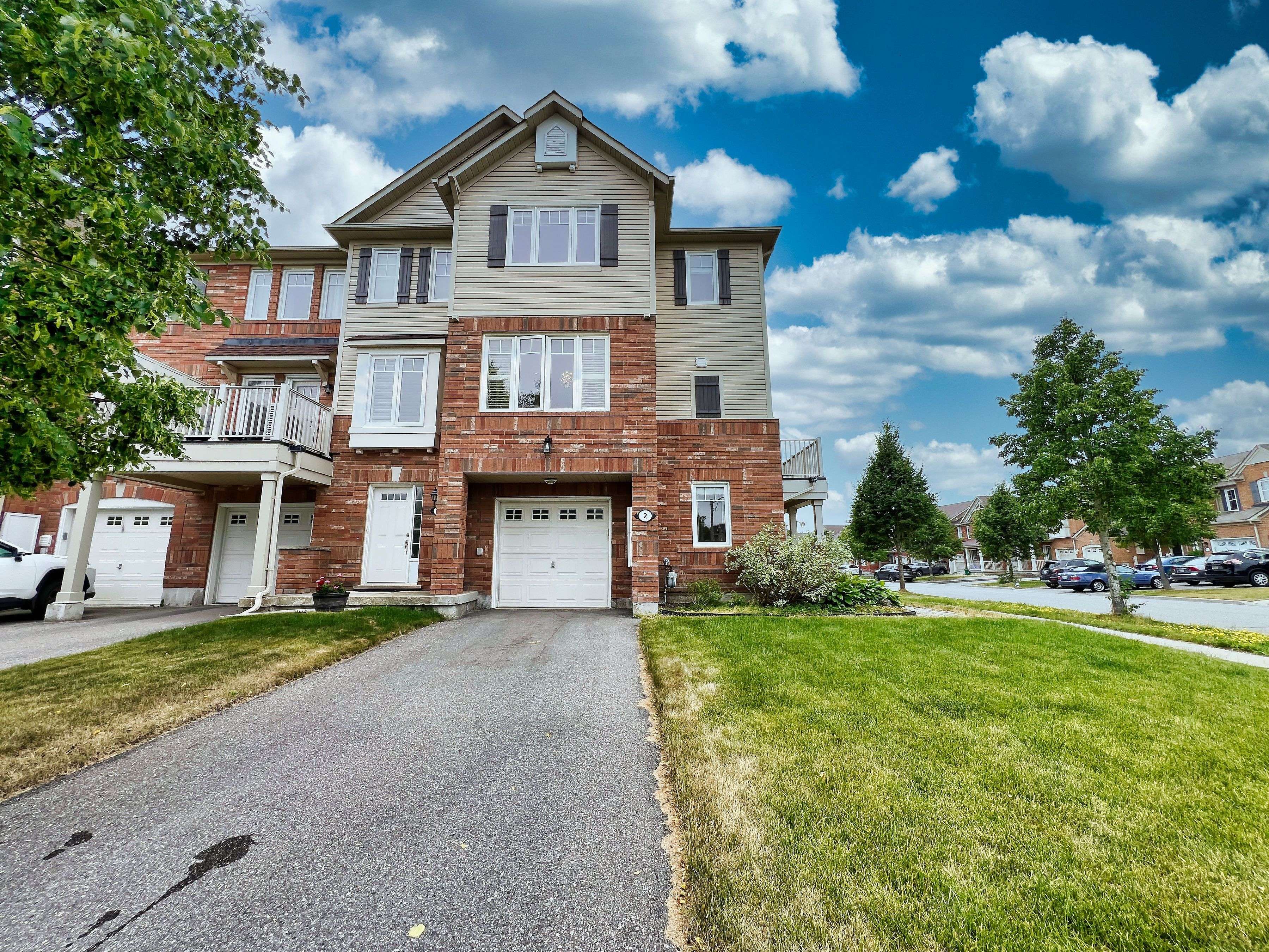 2 Cossey LN,  Whitchurch-stouffville,  ON L4A 0R1