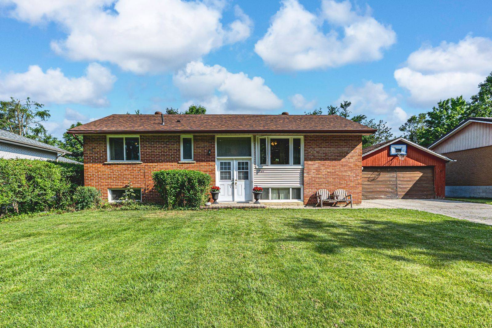 250 Sunnybrae AVE, Innisfil, ON L9S 1J1