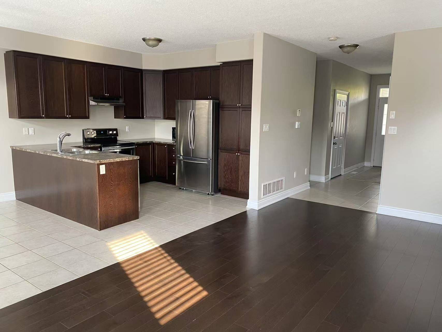 Barrie, ON L4N 0S6,54 Nathan CRES