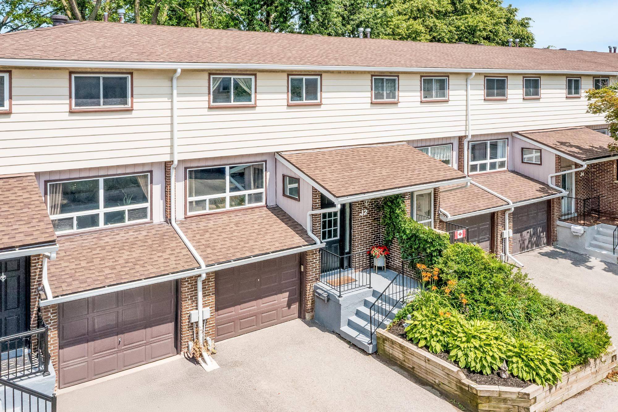63 Ferris LN #J2, Barrie, ON L4M 5C4