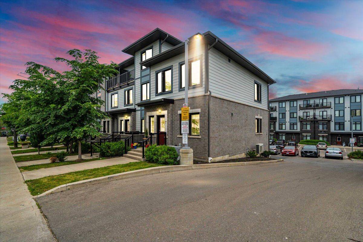 Toronto W03, ON M6M 0B5,7 Forbes AVE