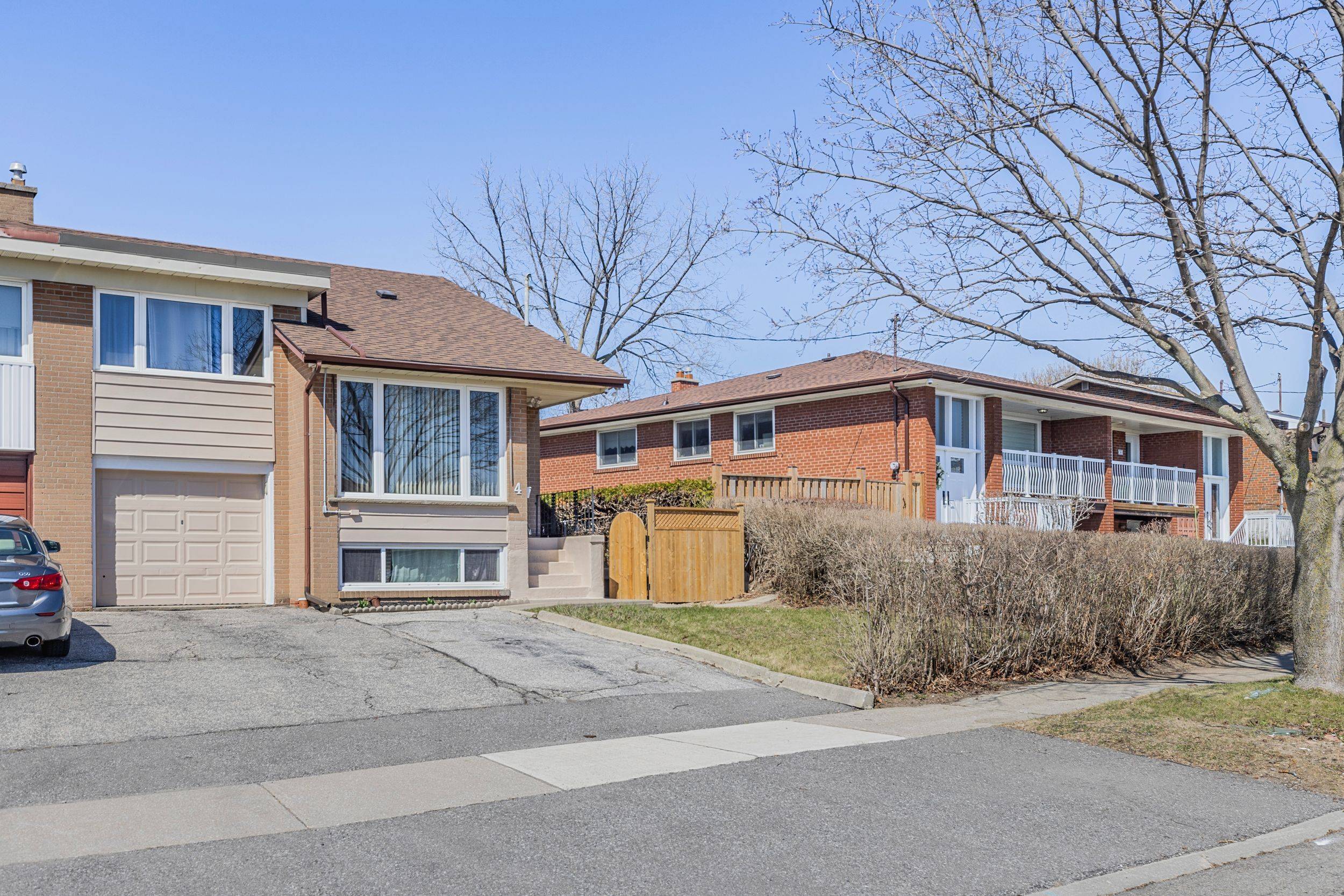 Toronto W05, ON M3J 1C3,4 Fallingdale CRES