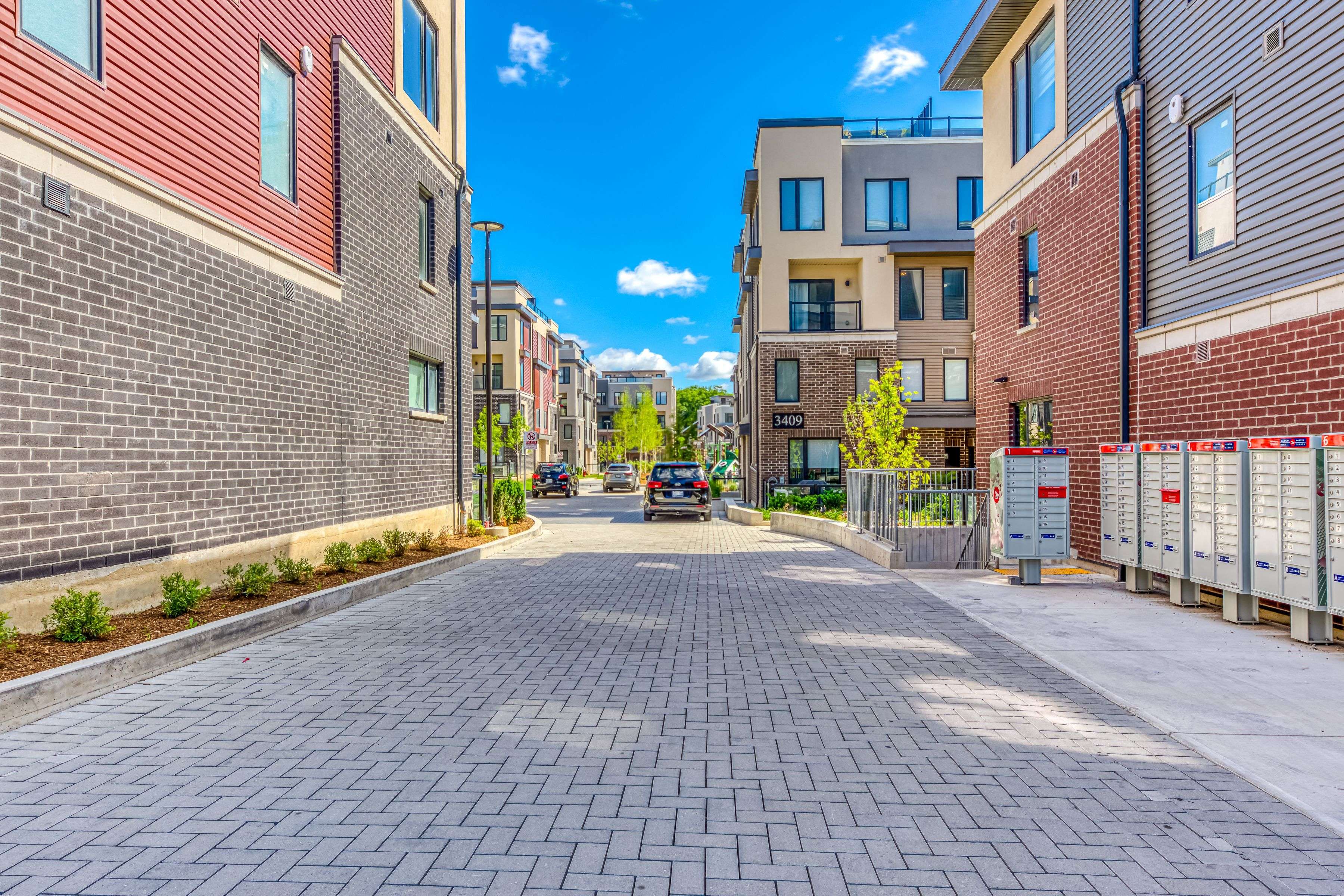 Mississauga, ON L5L 0C1,3566 Colonial DR #22