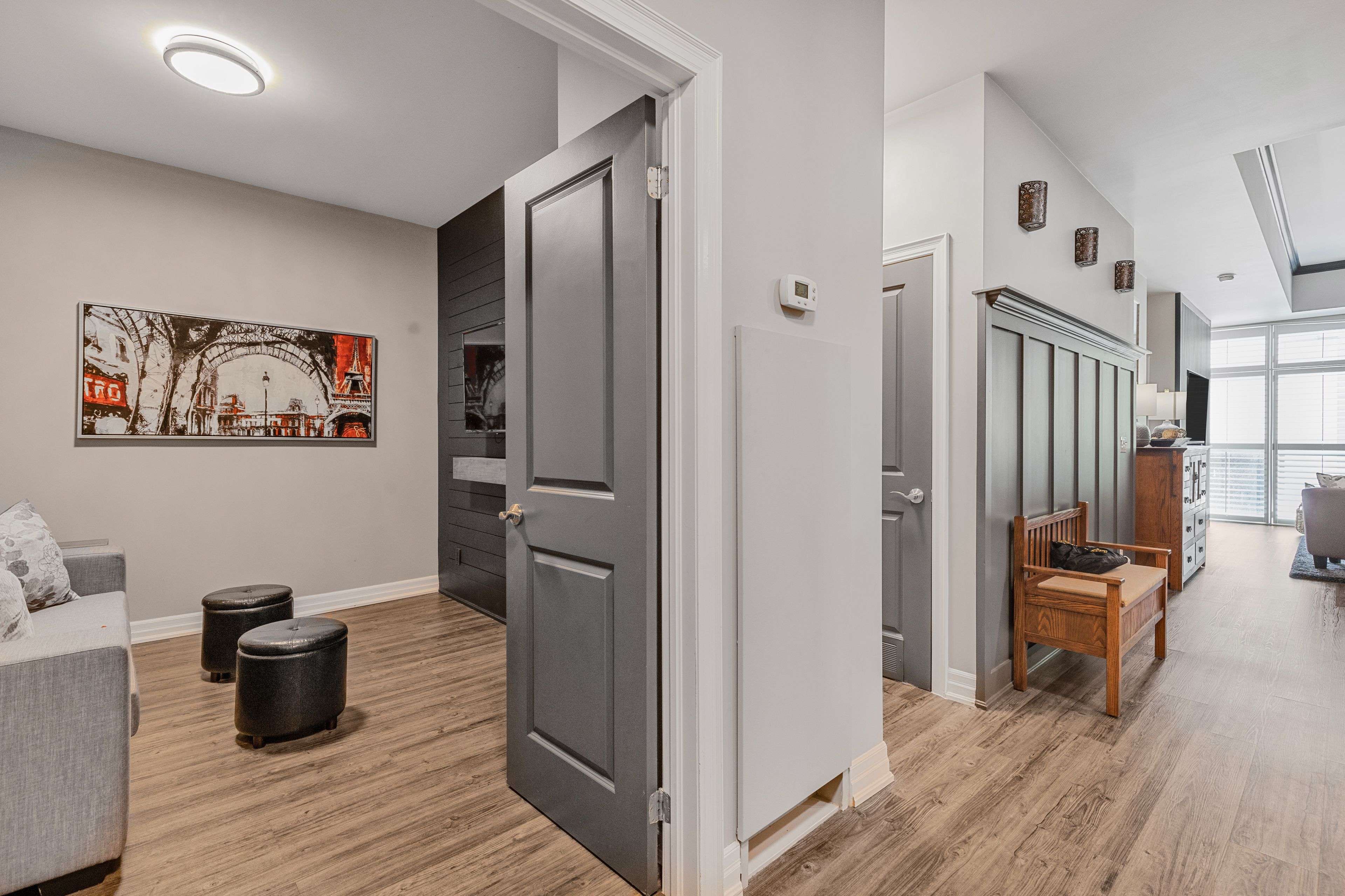 Burlington, ON L7R 1E1,360 Pearl ST #201
