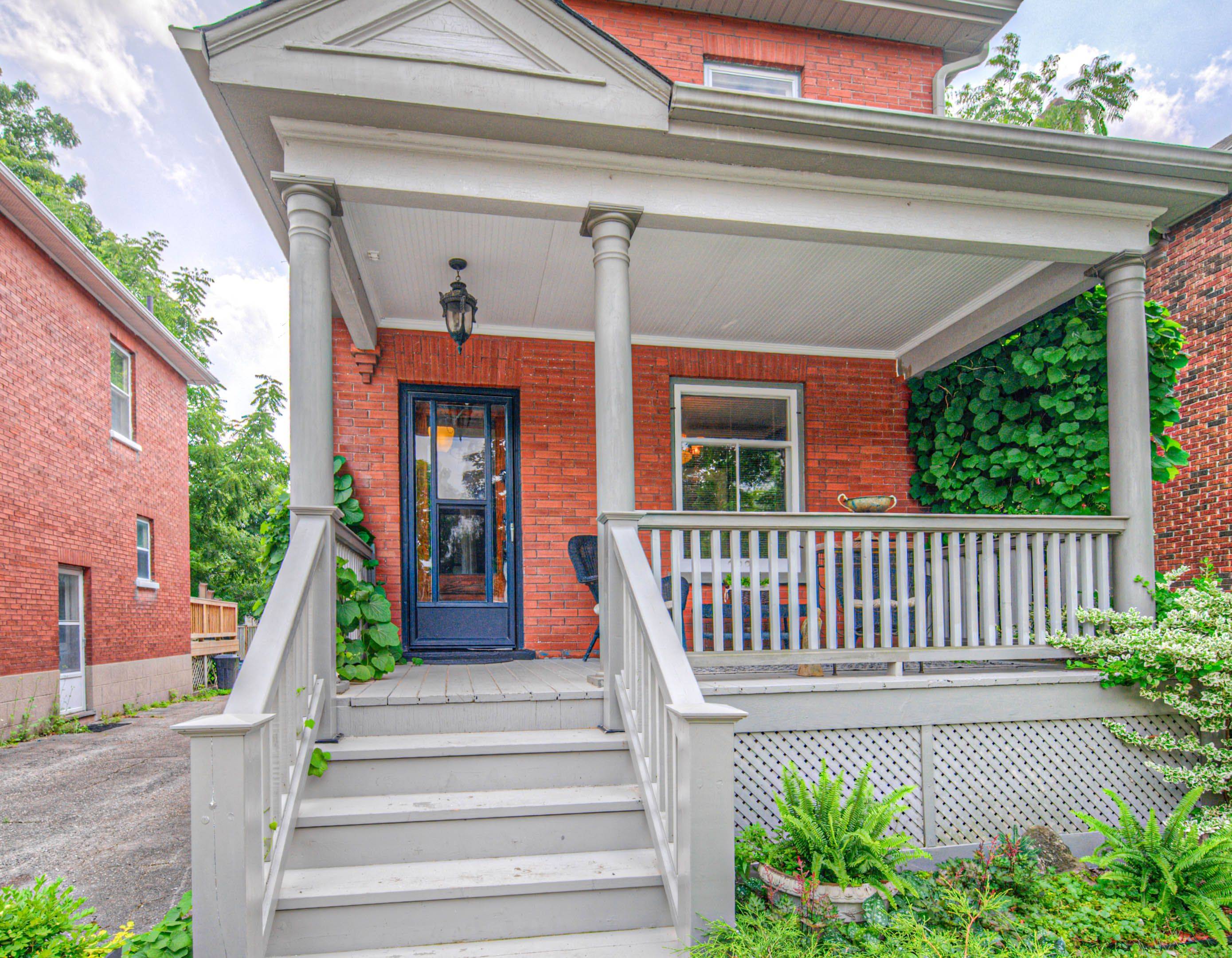 Cambridge, ON N1R 2A2,43 Ball AVE