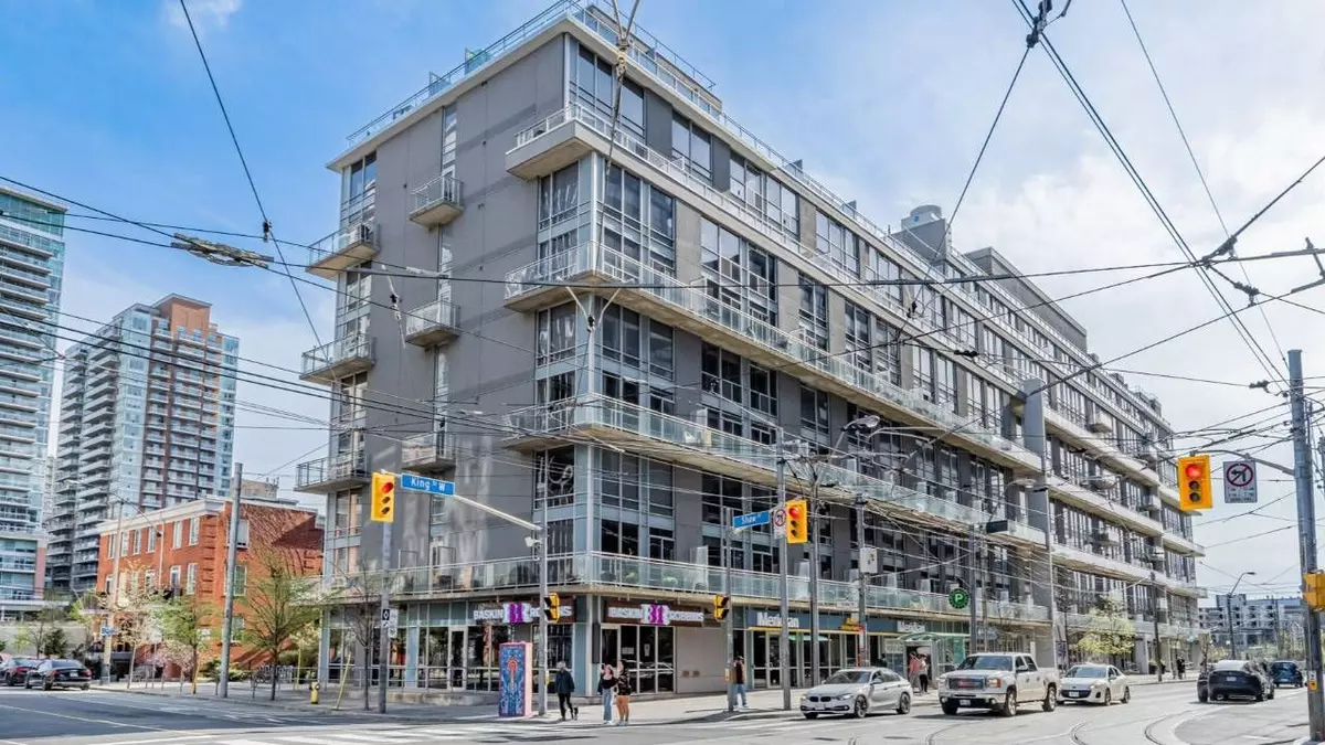 Toronto C01, ON M6K 3M9,1029 King ST W #203