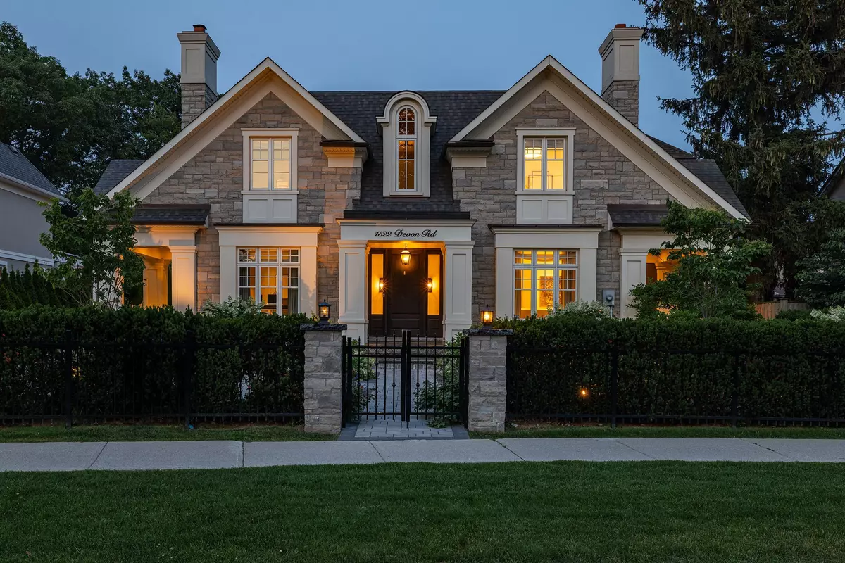 Oakville, ON L6J 2M5,1522 Devon RD
