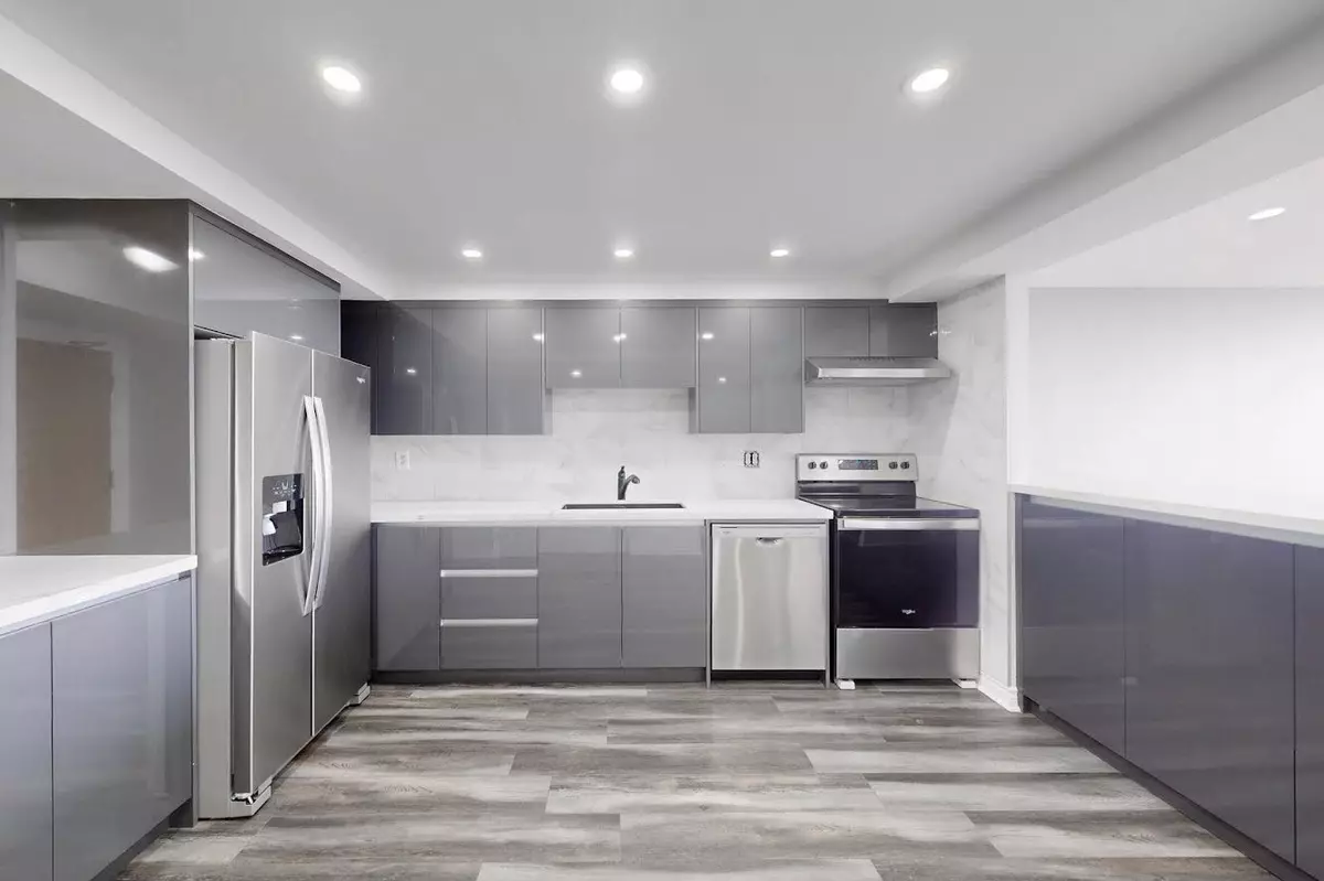 Brampton, ON L6Y 3V2,320 Mills ST S #608