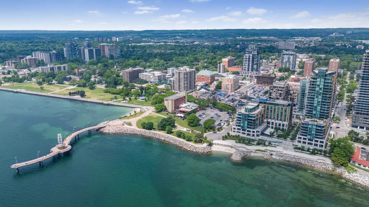 Burlington, ON L7R 1E1,360 Pearl ST #201