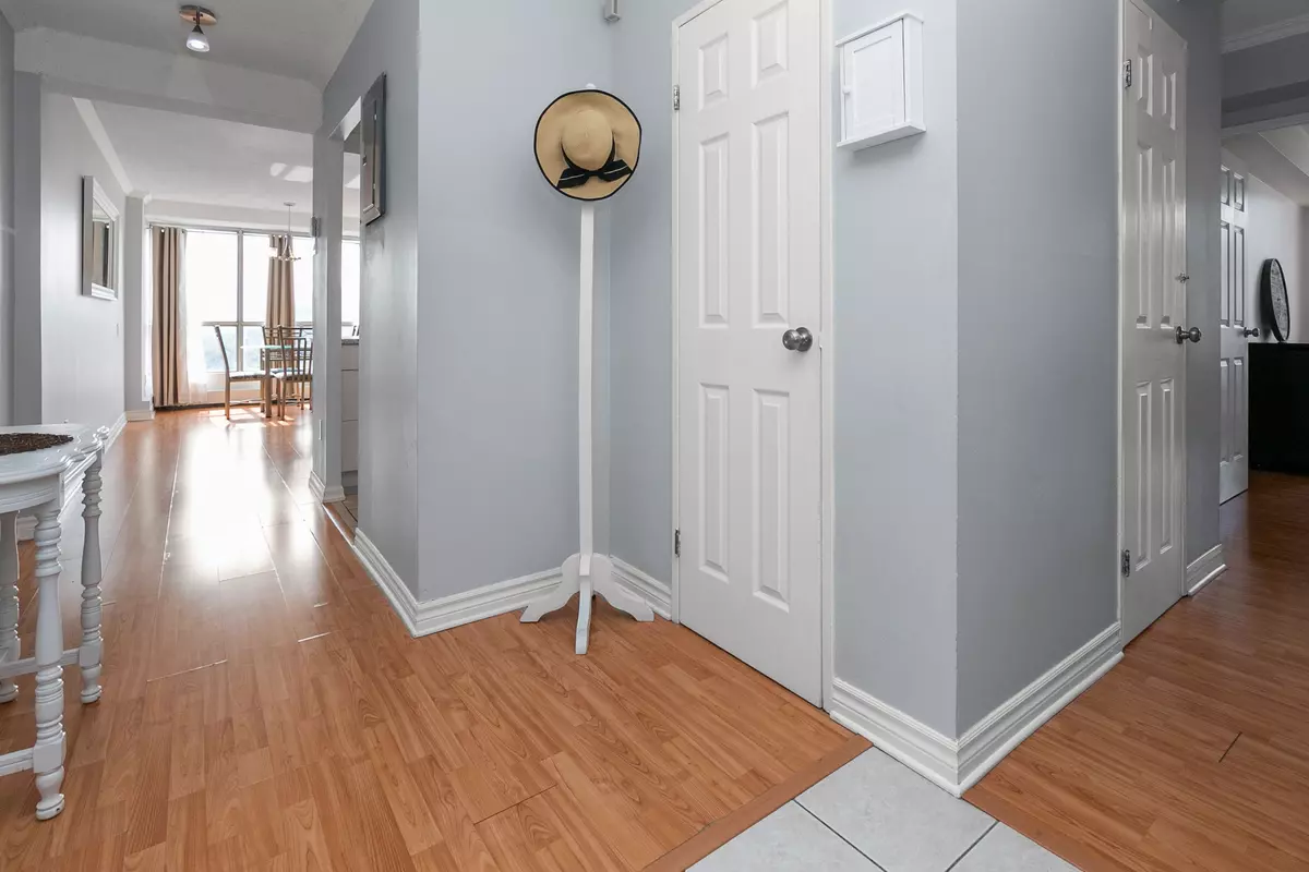 Hamilton, ON L8N 3X3,150 Charlton AVE E #2206