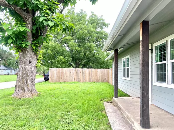 Paradise, TX 76073,102 S Oak Street