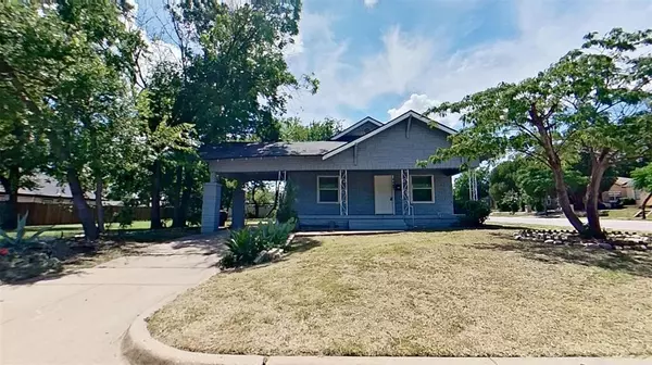 2700 S Jones Street, Fort Worth, TX 76104