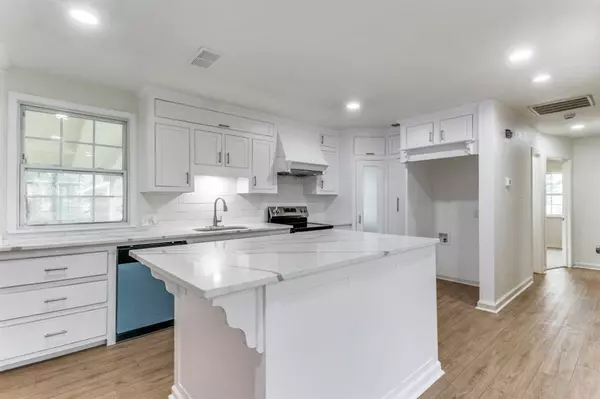 Euless, TX 76039,302 Lee Drive
