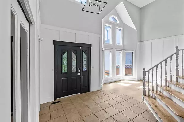 Calgary, AB T2W 5M9,164 Canter PL SW