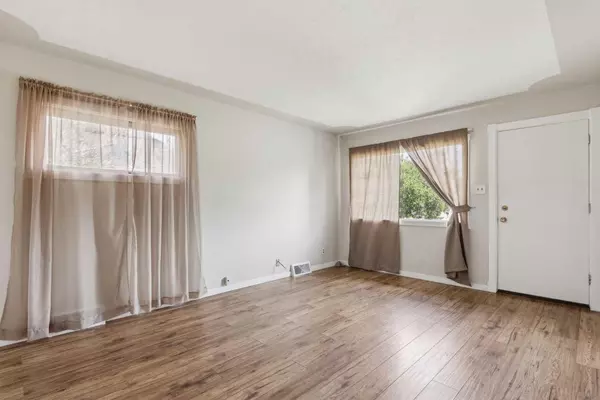 Calgary, AB T2E 2G1,211 31 AVE NE