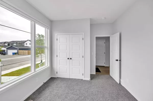 Chestermere, AB T1X 2A1,159 Dawson Harbour HL