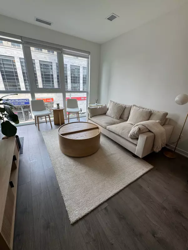 Toronto C02, ON M5P 0A2,501 St. Clair AVE W #224