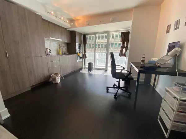Toronto C01, ON M5S 2A2,955 Bay ST #1612