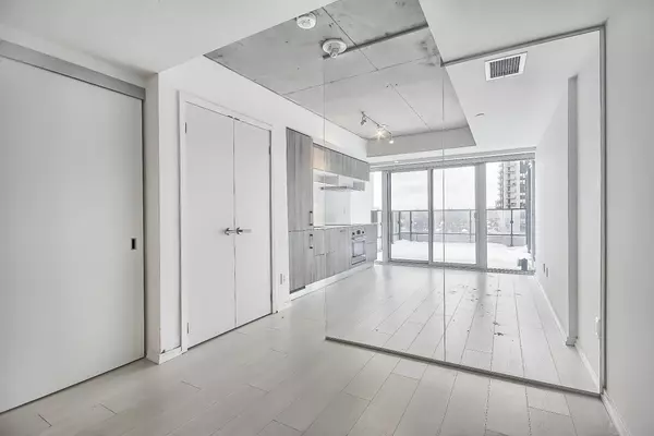 Toronto C10, ON M4S 1V5,5 Soudan AVE #816