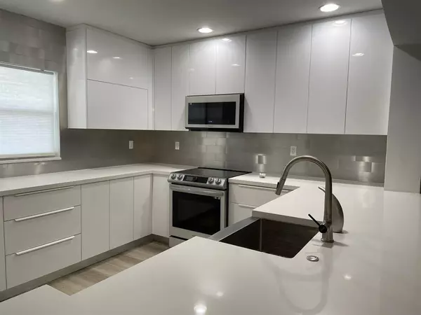 Boca Raton, FL 33431,250 NE 20th St #210