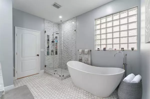 Pembroke Pines, FL 33332,19452 SW 68TH ST