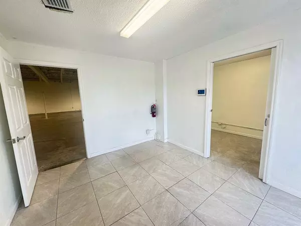 Oakland Park, FL 33334,511 NE 32nd St #541A