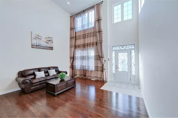 Vaughan, ON L6A 1W7,28 Countrywide CT