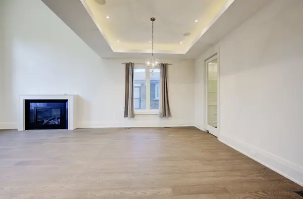 2457 Ventura DR, Oakville, ON L6L 2H5