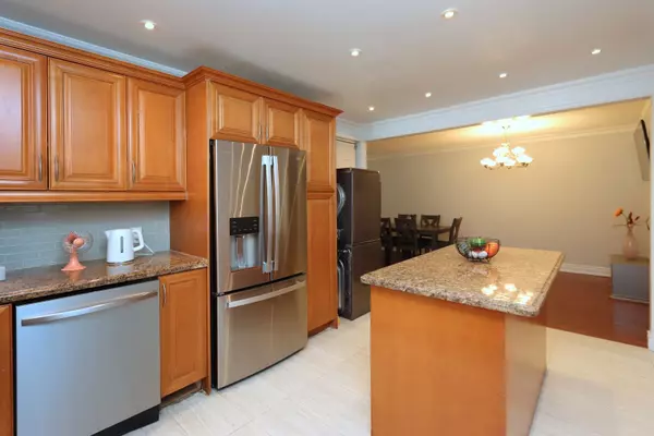 Mississauga, ON L4Y 3B2,3352 Queen Frederica DR