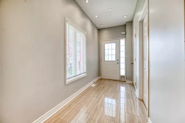 Mississauga, ON L5N 8H1,7284 Cork Tree ROW