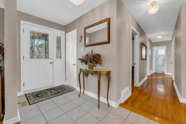 Toronto W09, ON M9R 3M3,15 Breadner DR