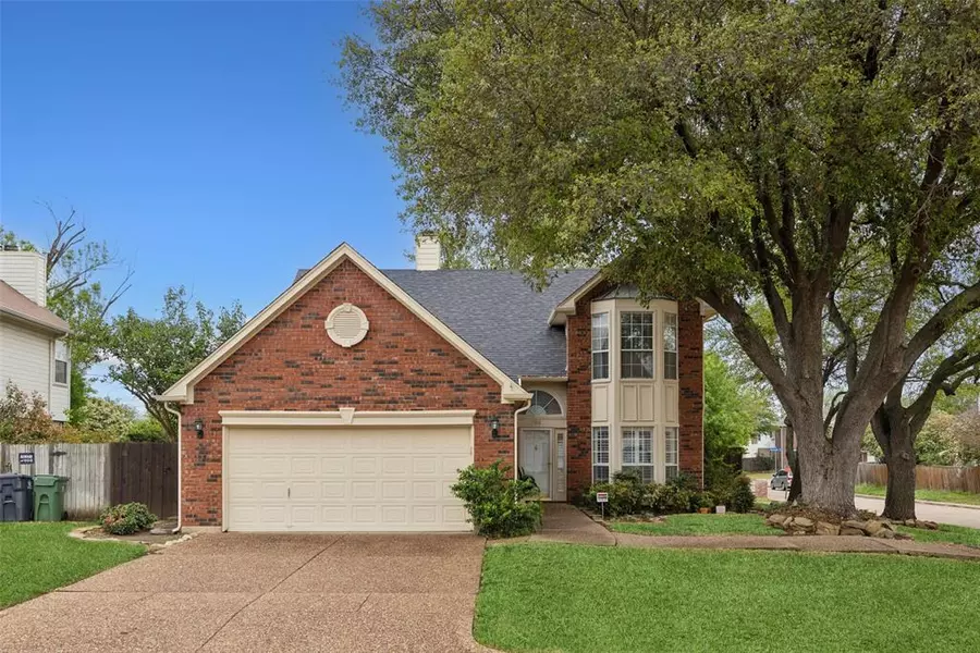 708 Summerwood Drive, Arlington, TX 76017