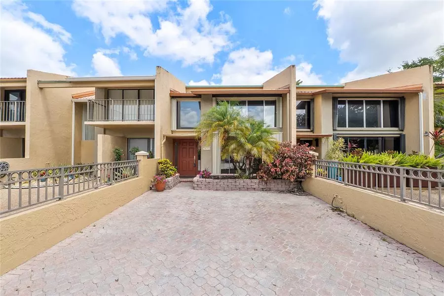 701 E Coco Plum Cir #4, Plantation, FL 33324