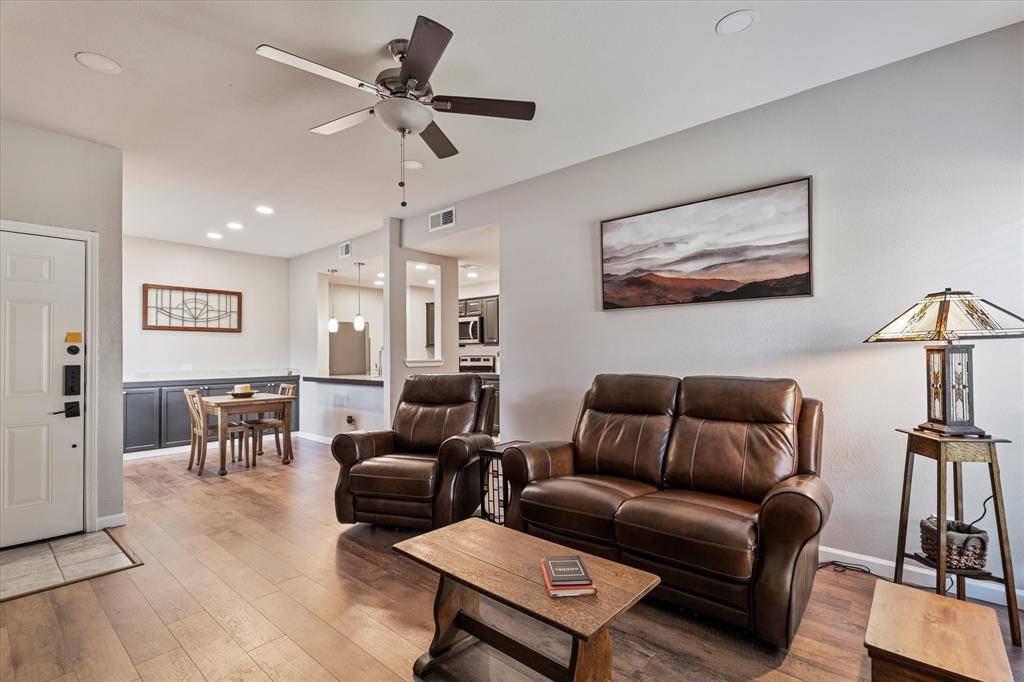 Dallas, TX 75231,8601 Park Lane #323