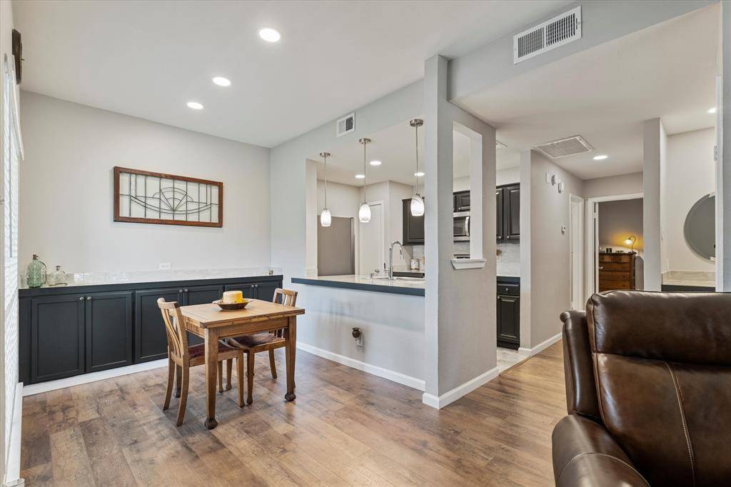Dallas, TX 75231,8601 Park Lane #323