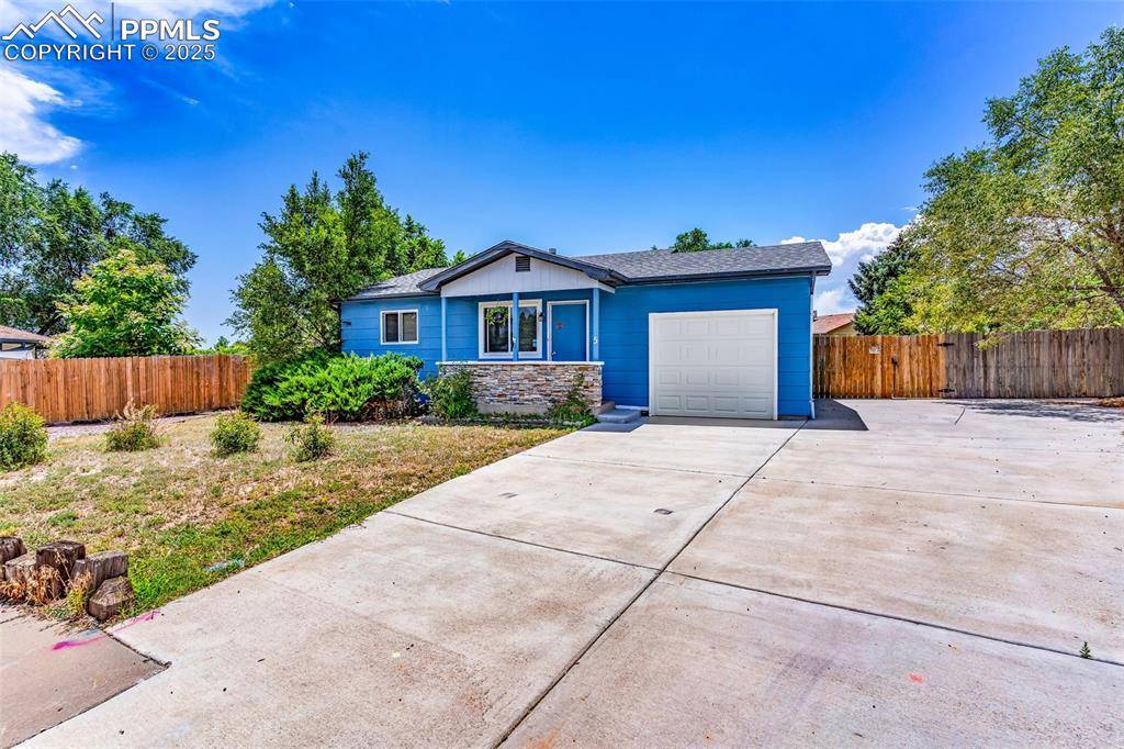 5 Bridgeport CIR, Pueblo, CO 81003