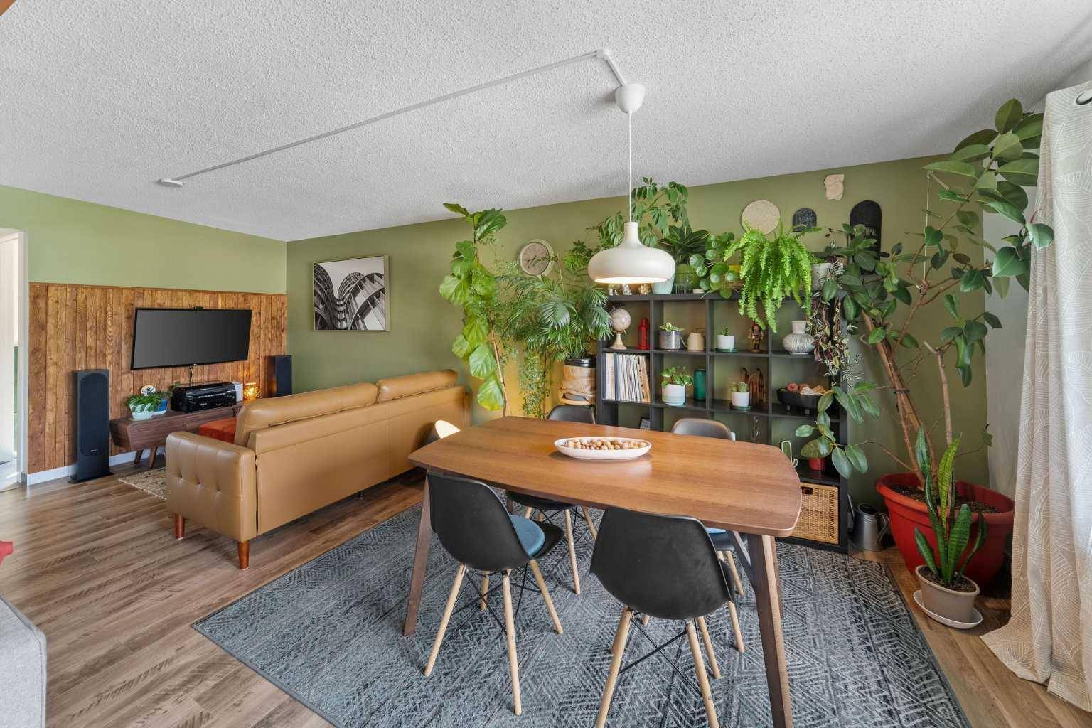 Calgary, AB T2K 3Z5,7059 Huntford HL NE