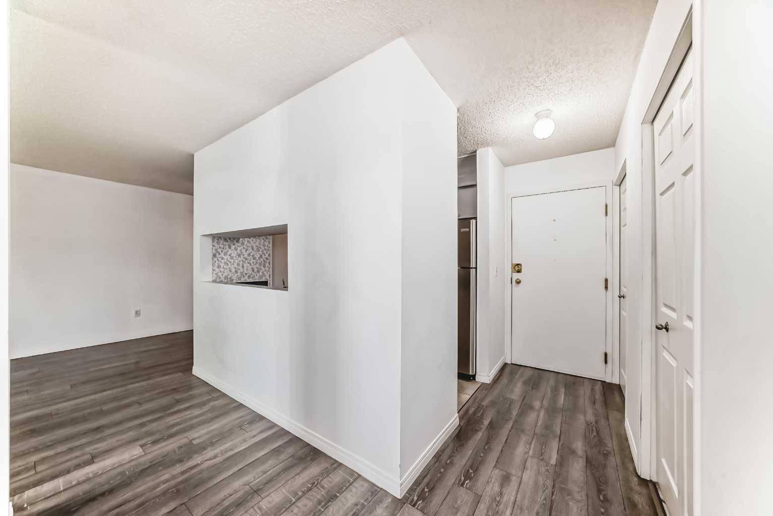 Calgary, AB T3B 3K4,21 Dover PT SE #312
