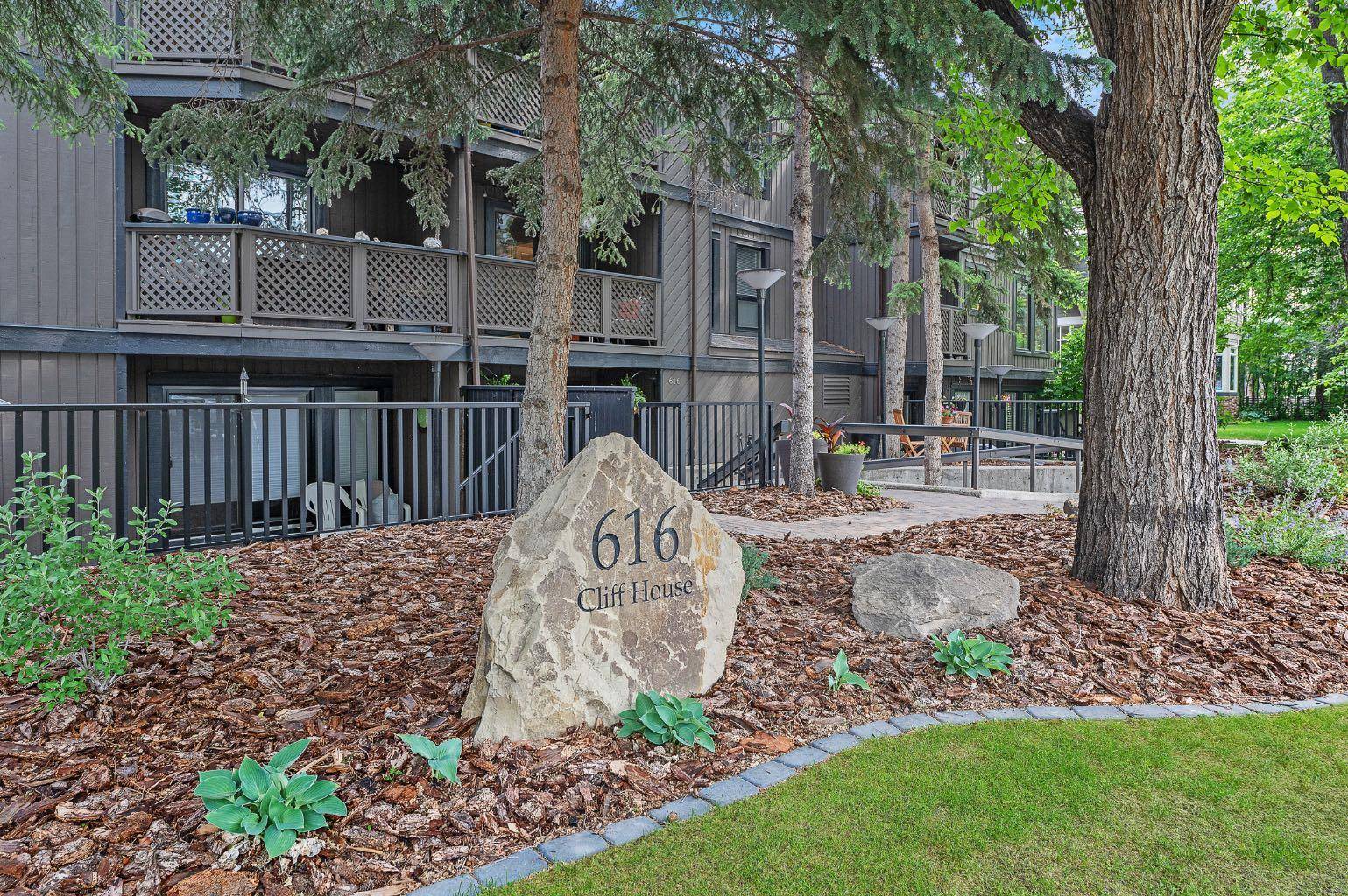 616 24 AVE SW #4, Calgary, AB T2S0K6