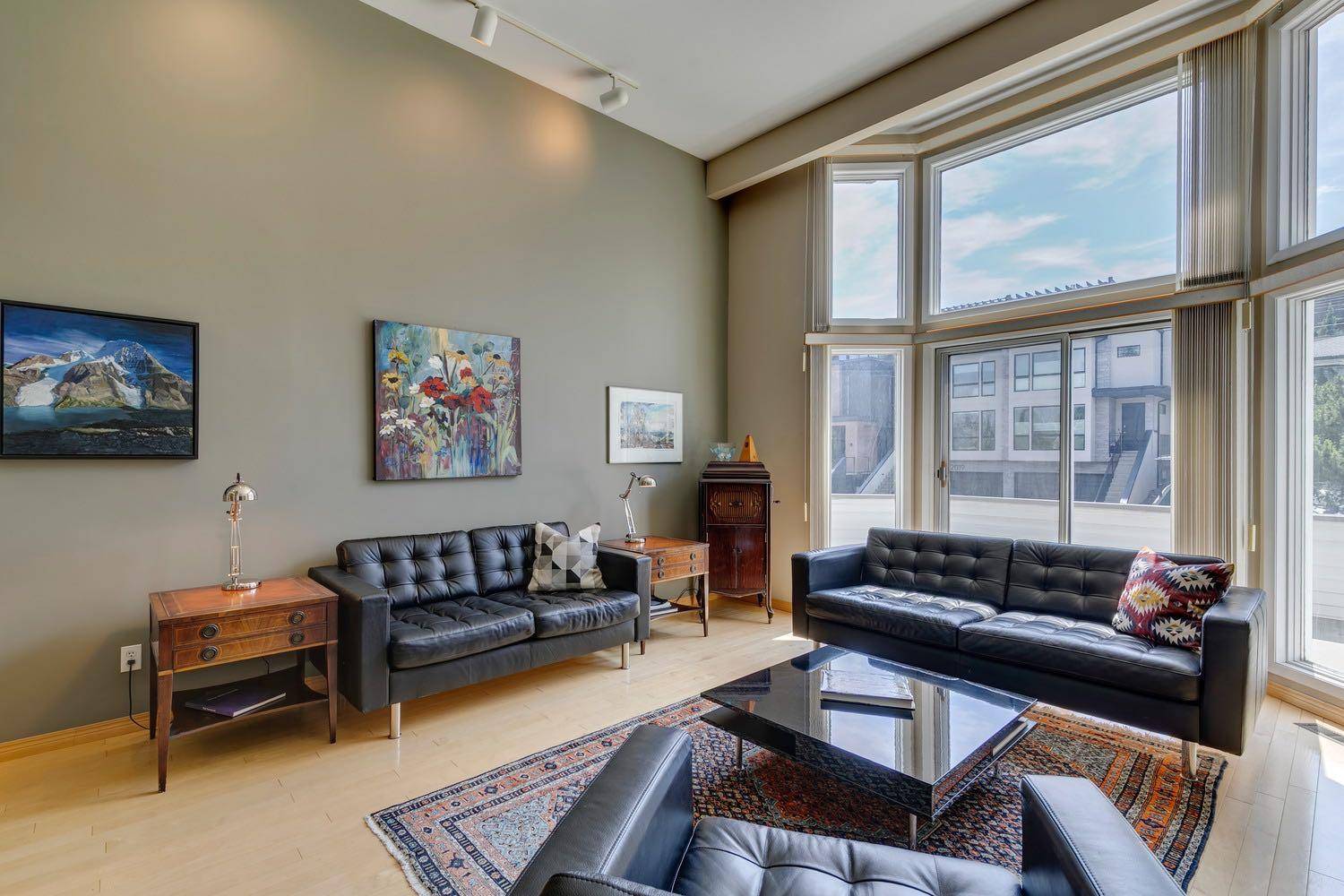 Calgary, AB T2T 1K3,2022 28 AVE SW