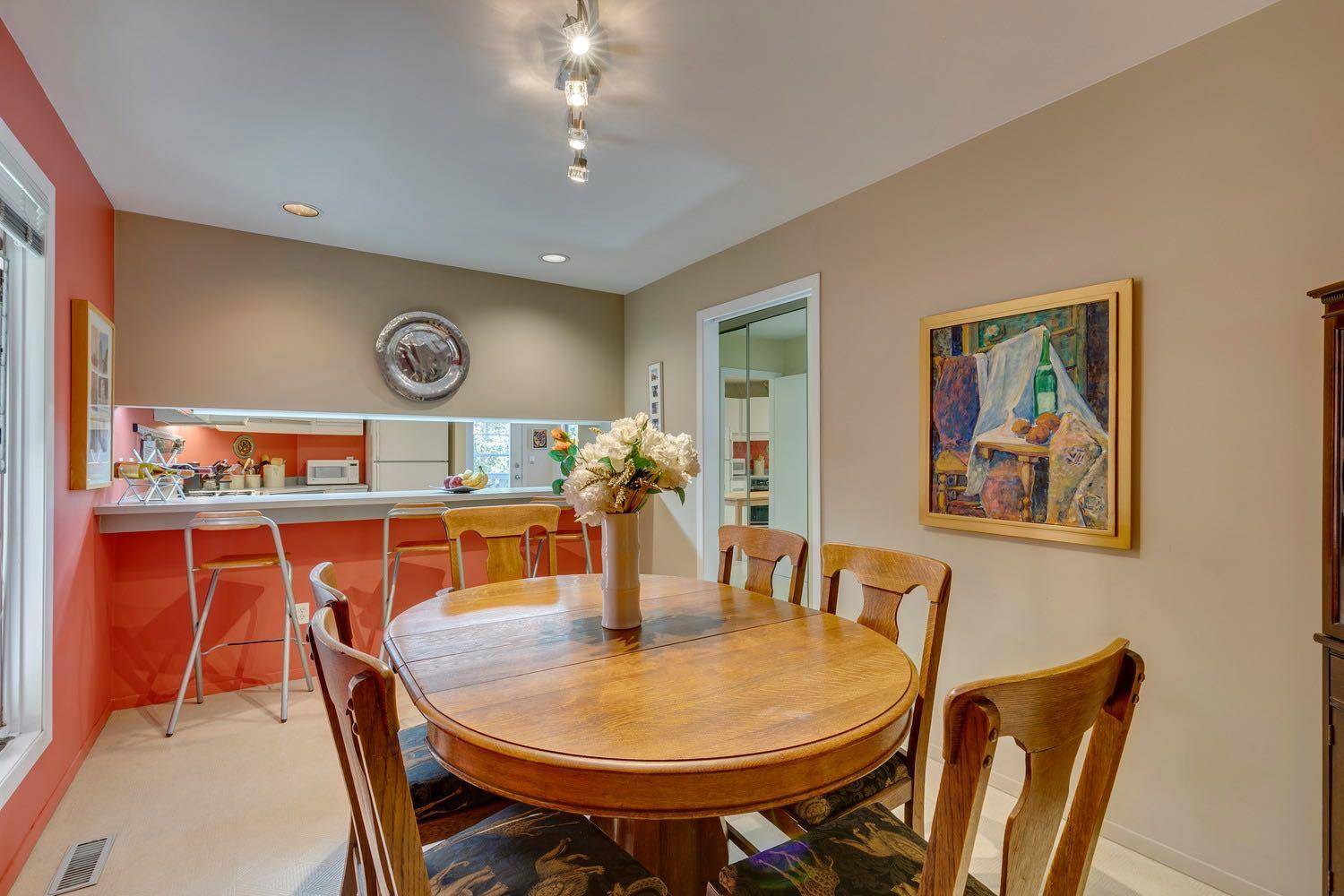 Calgary, AB T2T 1K3,2022 28 AVE SW