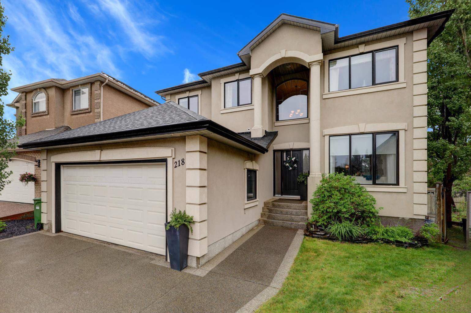 218 Simcrest HTS Southwest, Calgary, AB T3H 4K2