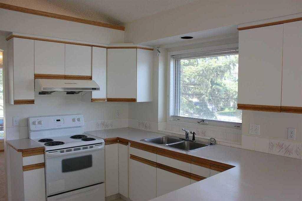 Calgary, AB T2X 3H4,179 Sunlake WAY SE