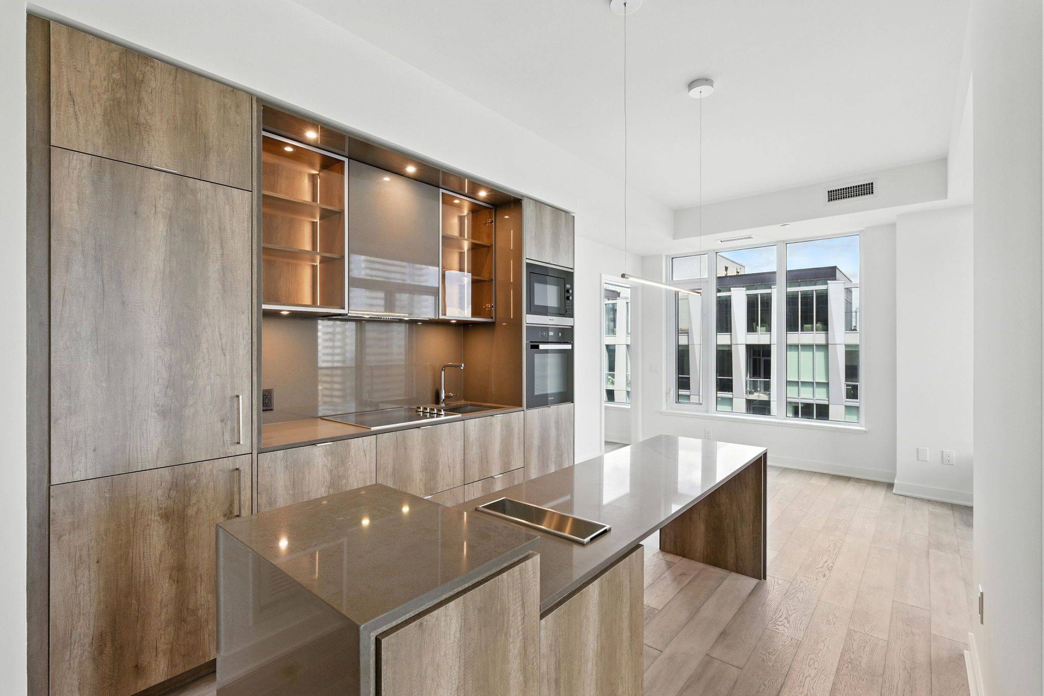 Toronto C02, ON M4W 0B7,11 Yorkville AVE #5407