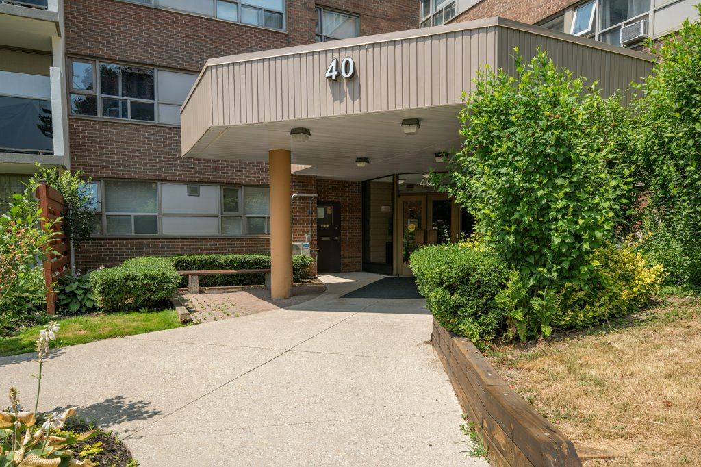 Toronto C13, ON M4A 2R4,40 Sunrise AVE #113
