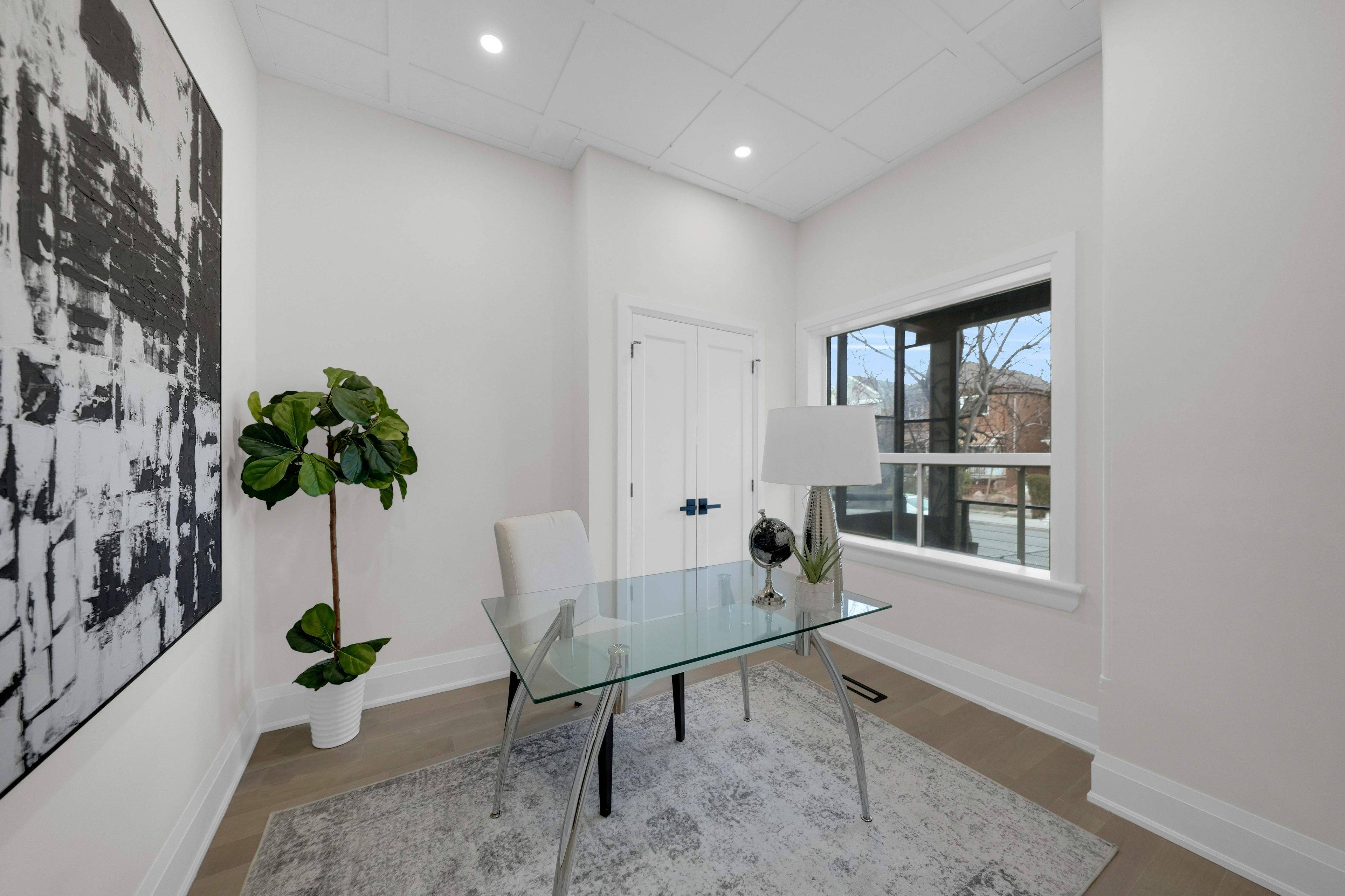 Toronto C01, ON M6J 2V9,388 Crawford ST
