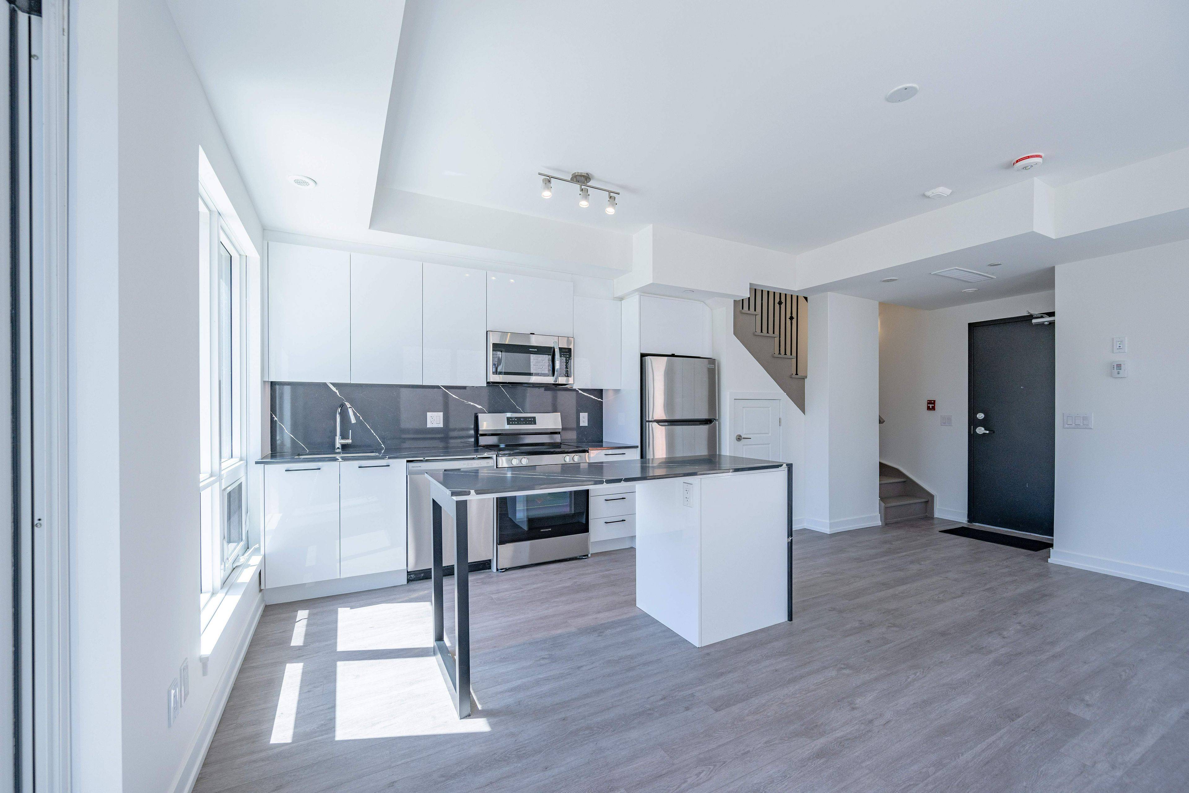 Toronto C06, ON M3H 2T4,861 Sheppard AVE W #68