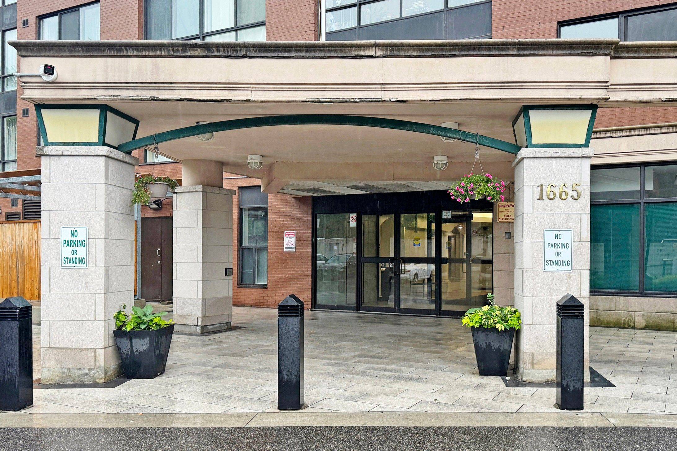 Toronto E04, ON M1R 5E5,1665 Victoria Park AVE #806